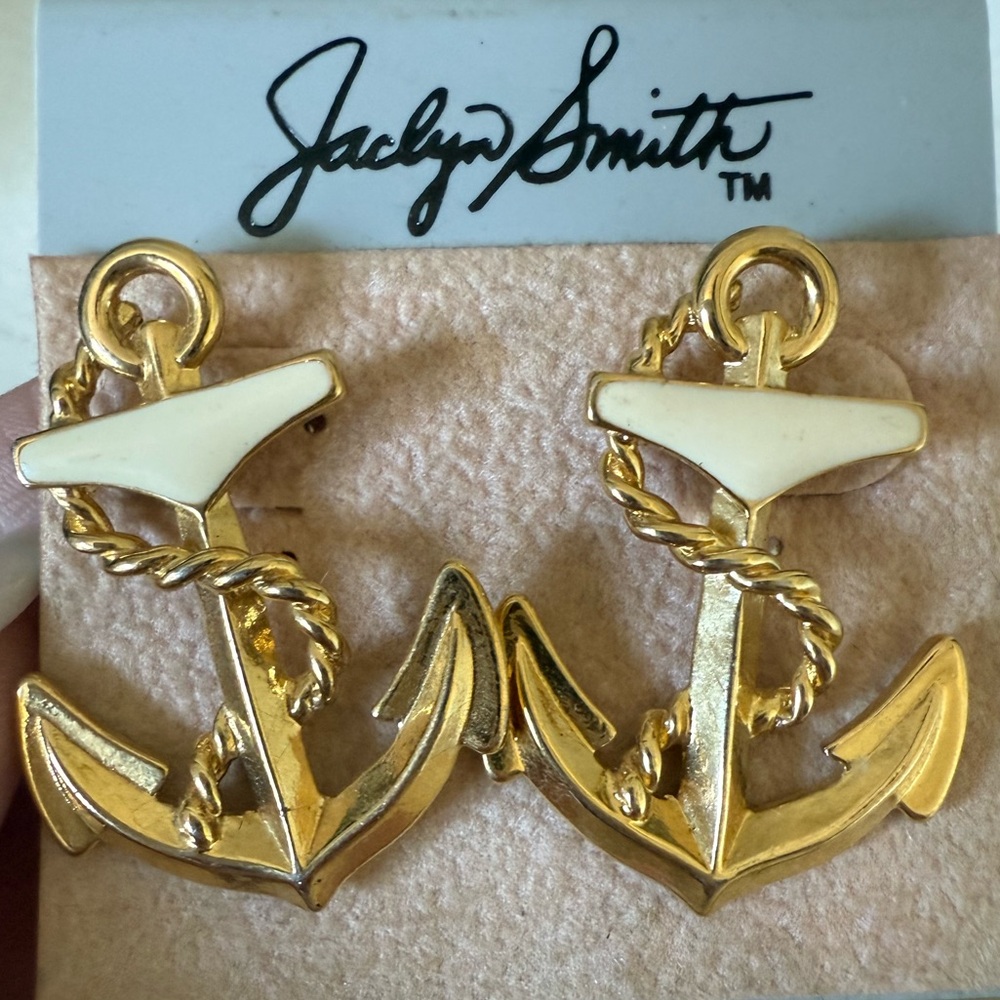 Vintage Jaclyn Smith Gold Anchor Earrings – 1980s Nautical Jewelry (NOS)